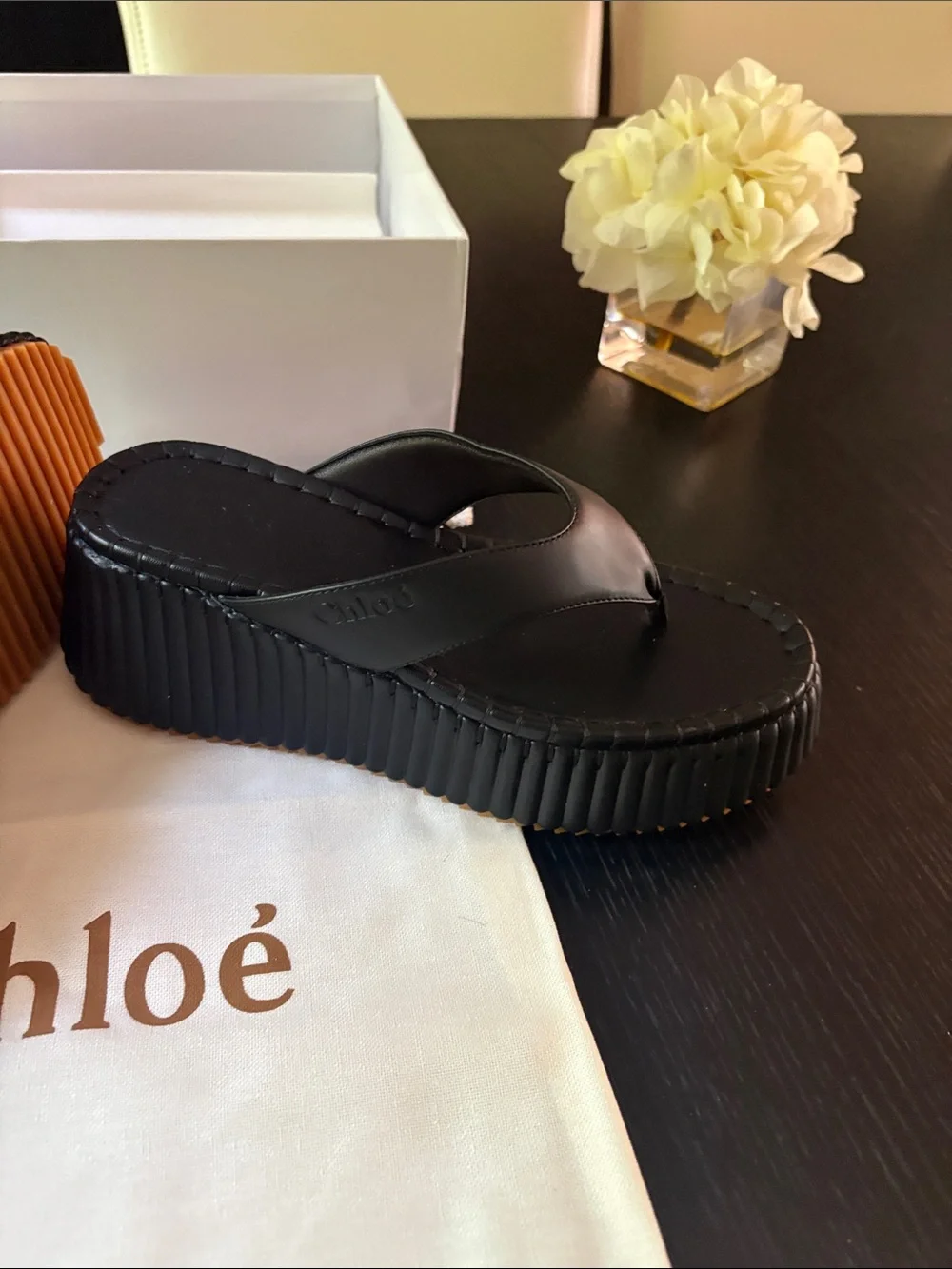 Like Chloe elevated platform